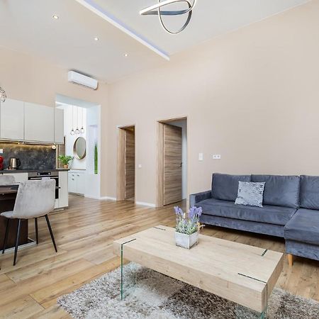 Csengery Deluxe Home With Balcony Budapest Esterno foto