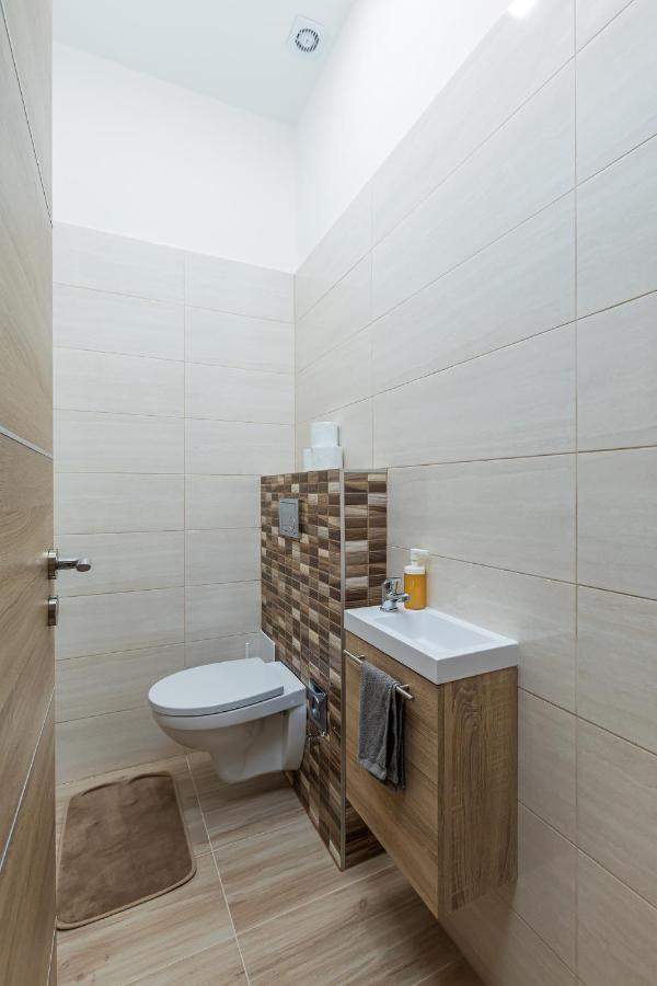 Csengery Deluxe Home With Balcony Budapest Esterno foto