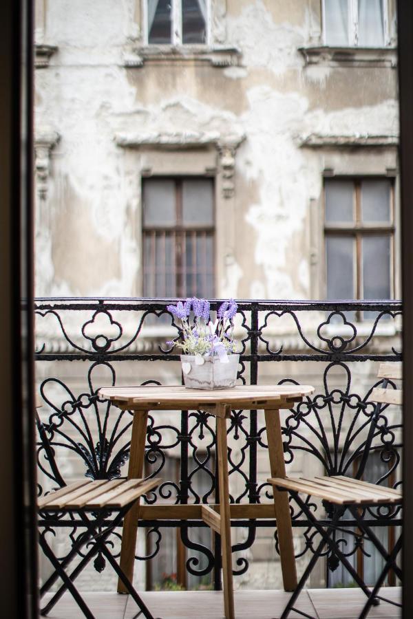 Csengery Deluxe Home With Balcony Budapest Esterno foto