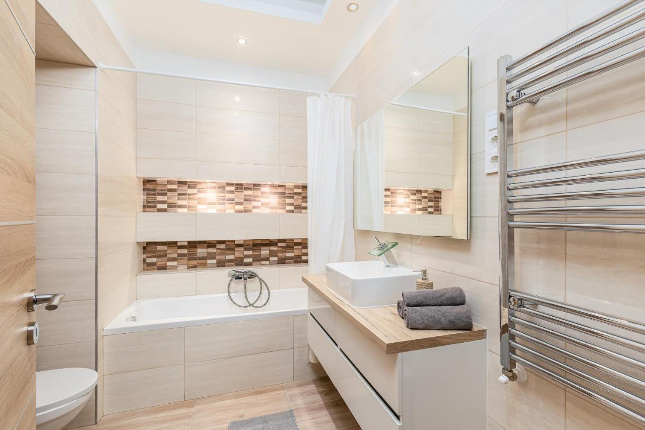 Csengery Deluxe Home With Balcony Budapest Esterno foto