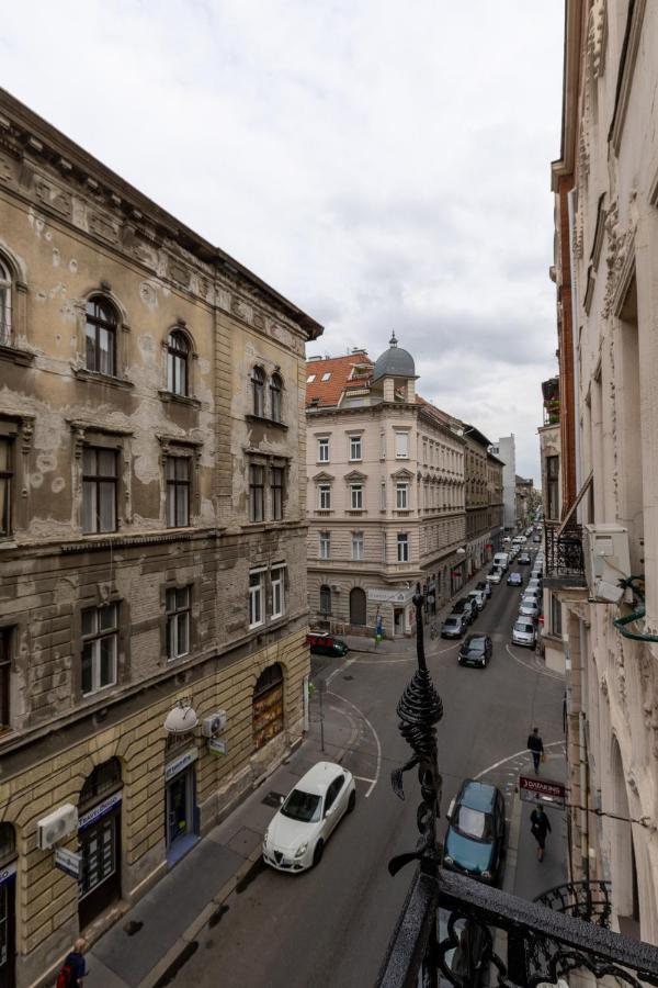 Csengery Deluxe Home With Balcony Budapest Esterno foto