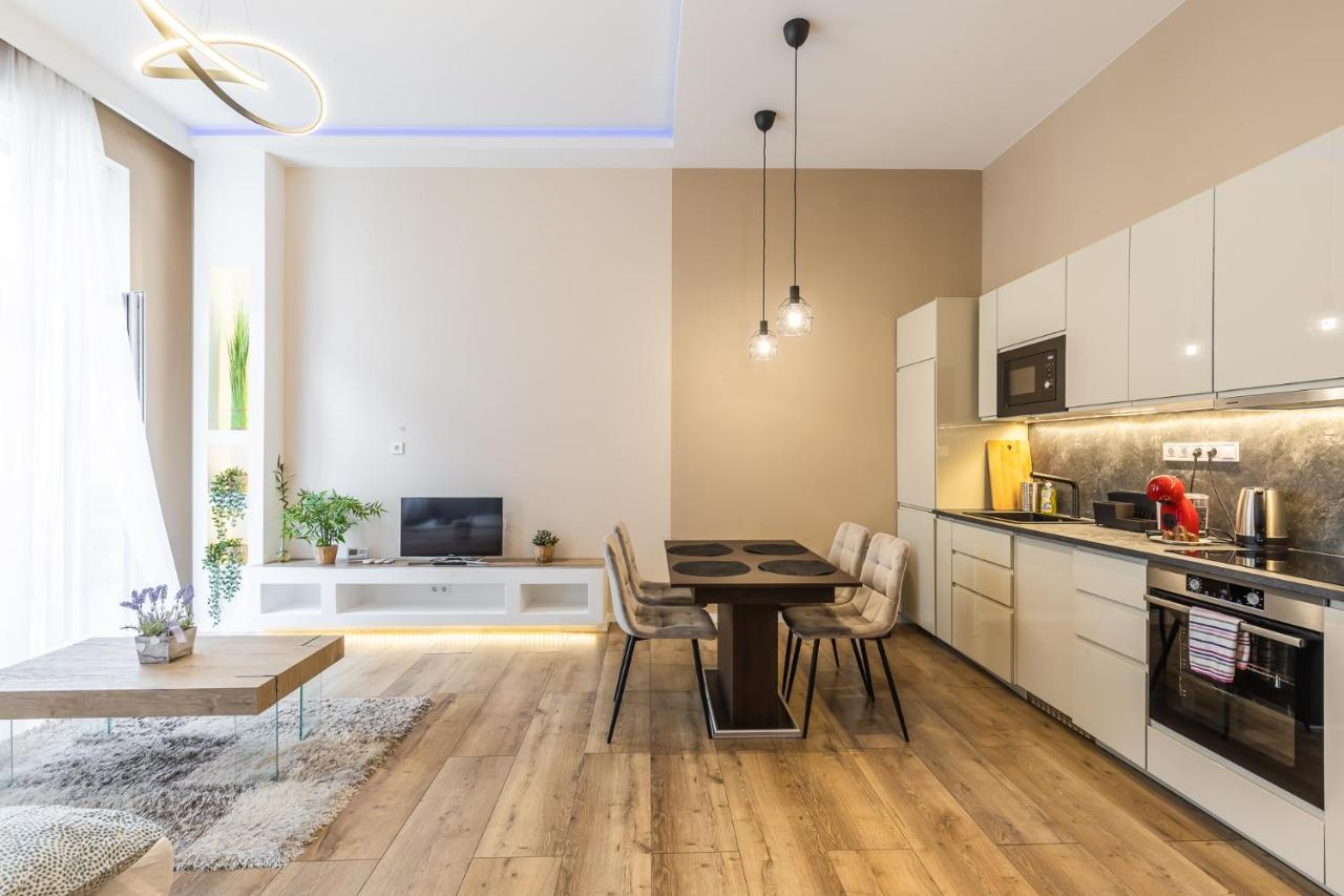 Csengery Deluxe Home With Balcony Budapest Esterno foto