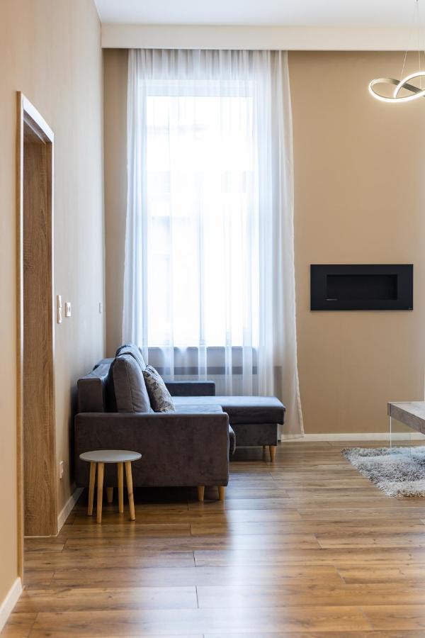 Csengery Deluxe Home With Balcony Budapest Esterno foto