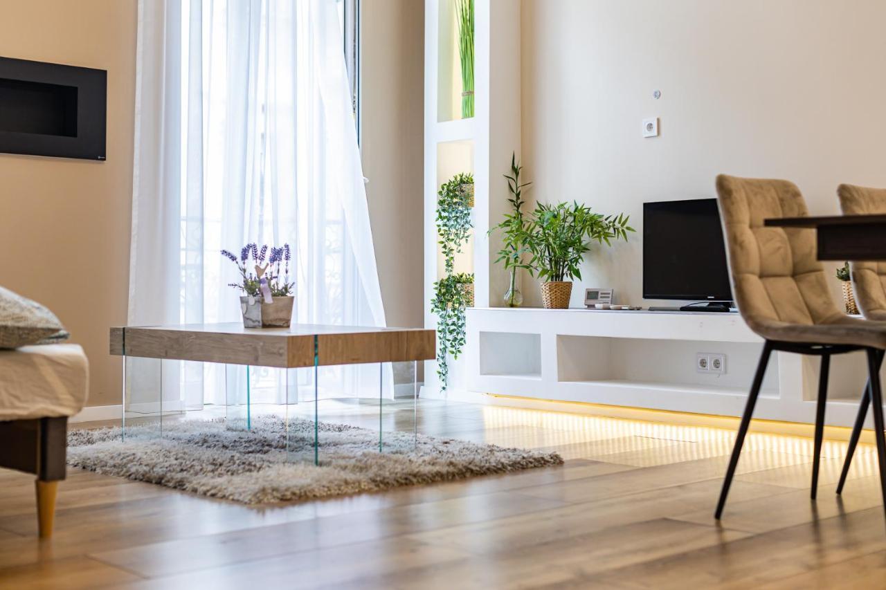 Csengery Deluxe Home With Balcony Budapest Esterno foto