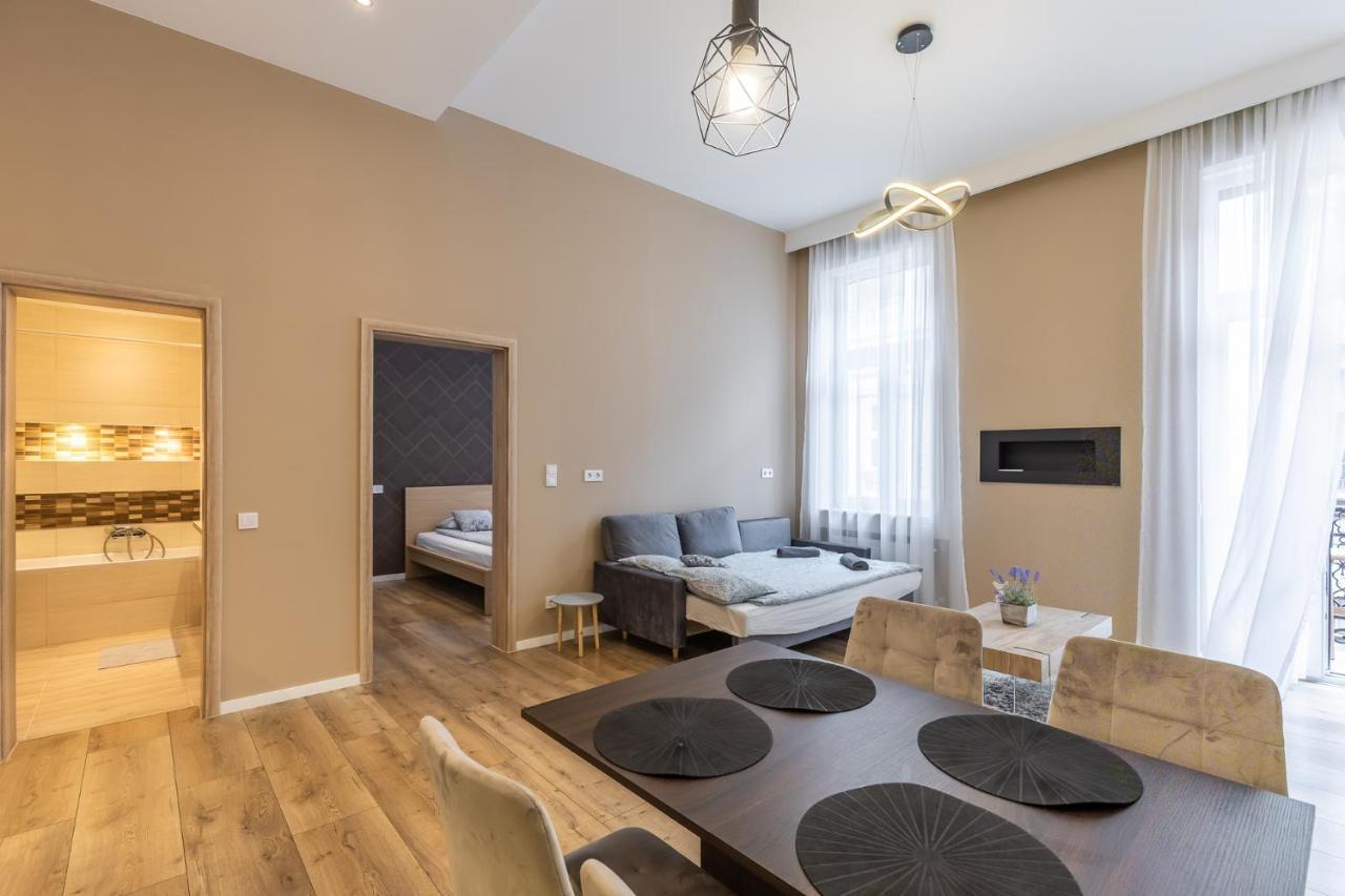 Csengery Deluxe Home With Balcony Budapest Esterno foto