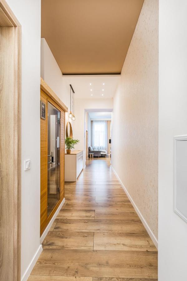 Csengery Deluxe Home With Balcony Budapest Esterno foto
